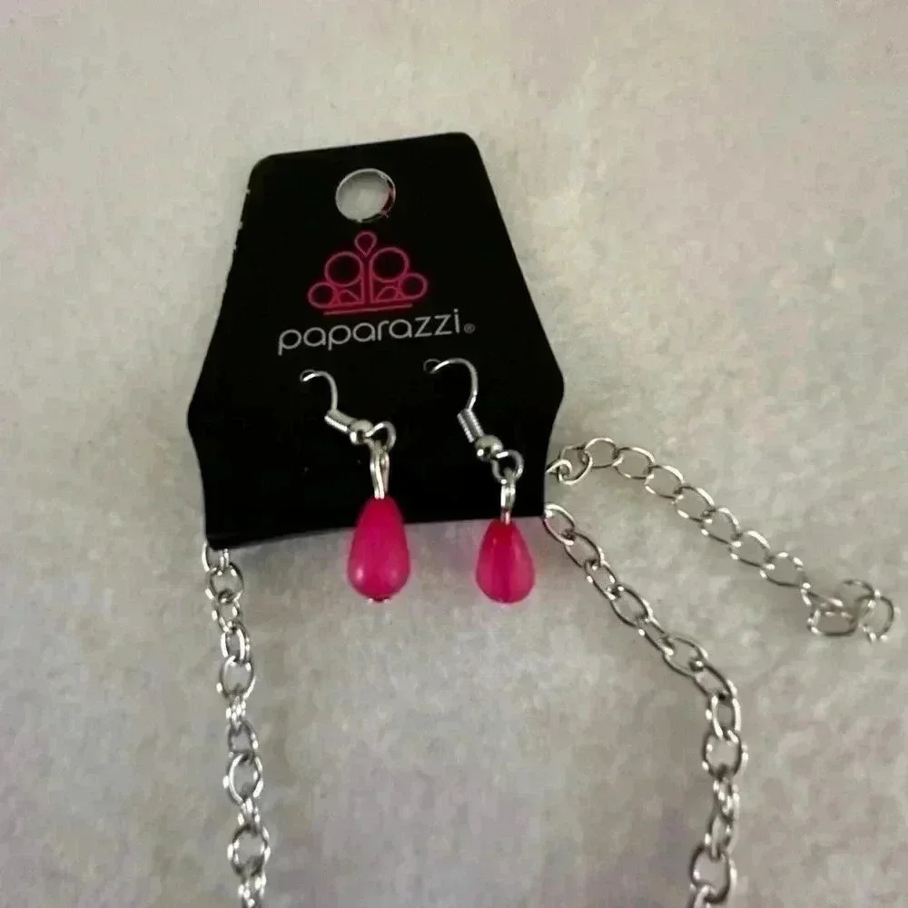 Pampered Poolside - Pink Necklace - Picture 5 of 9